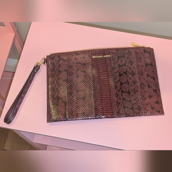 NWOT 🐍 Large Michael Kors Burgundy Snakeskin Clutch - Picture 1 of 9